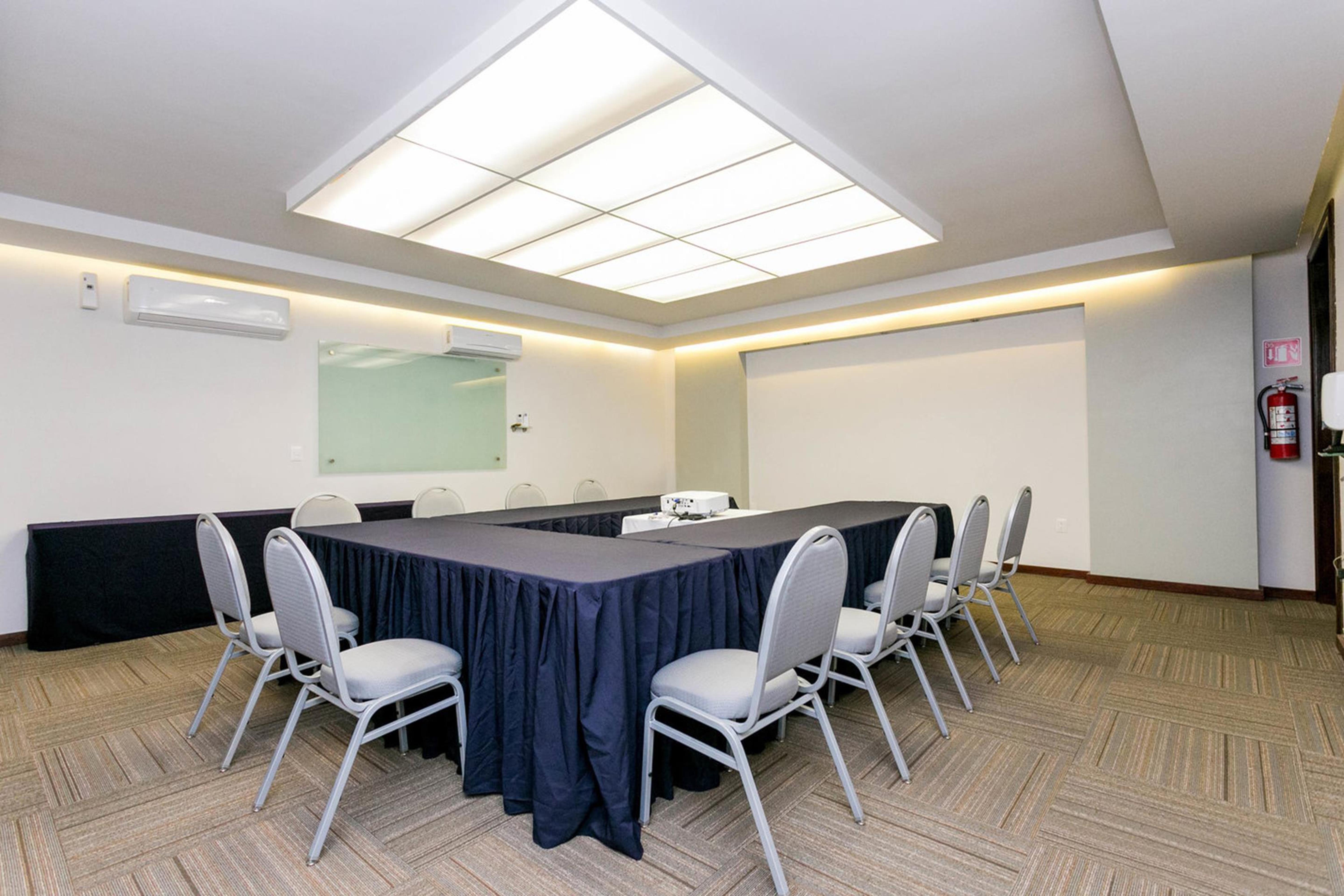 Real De Minas Альенде Экстерьер фото Meeting room