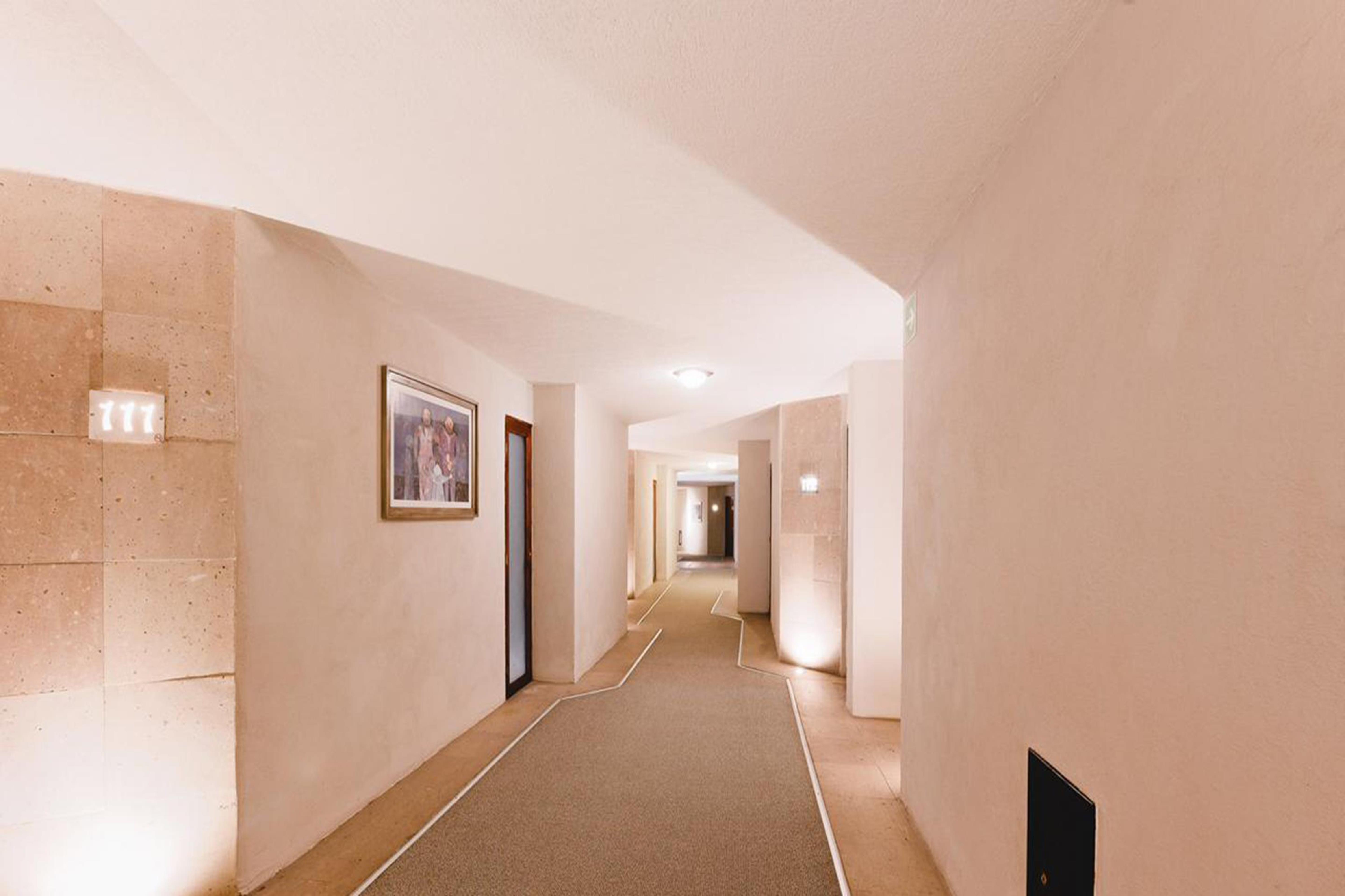 Real De Minas Альенде Экстерьер фото A corridor