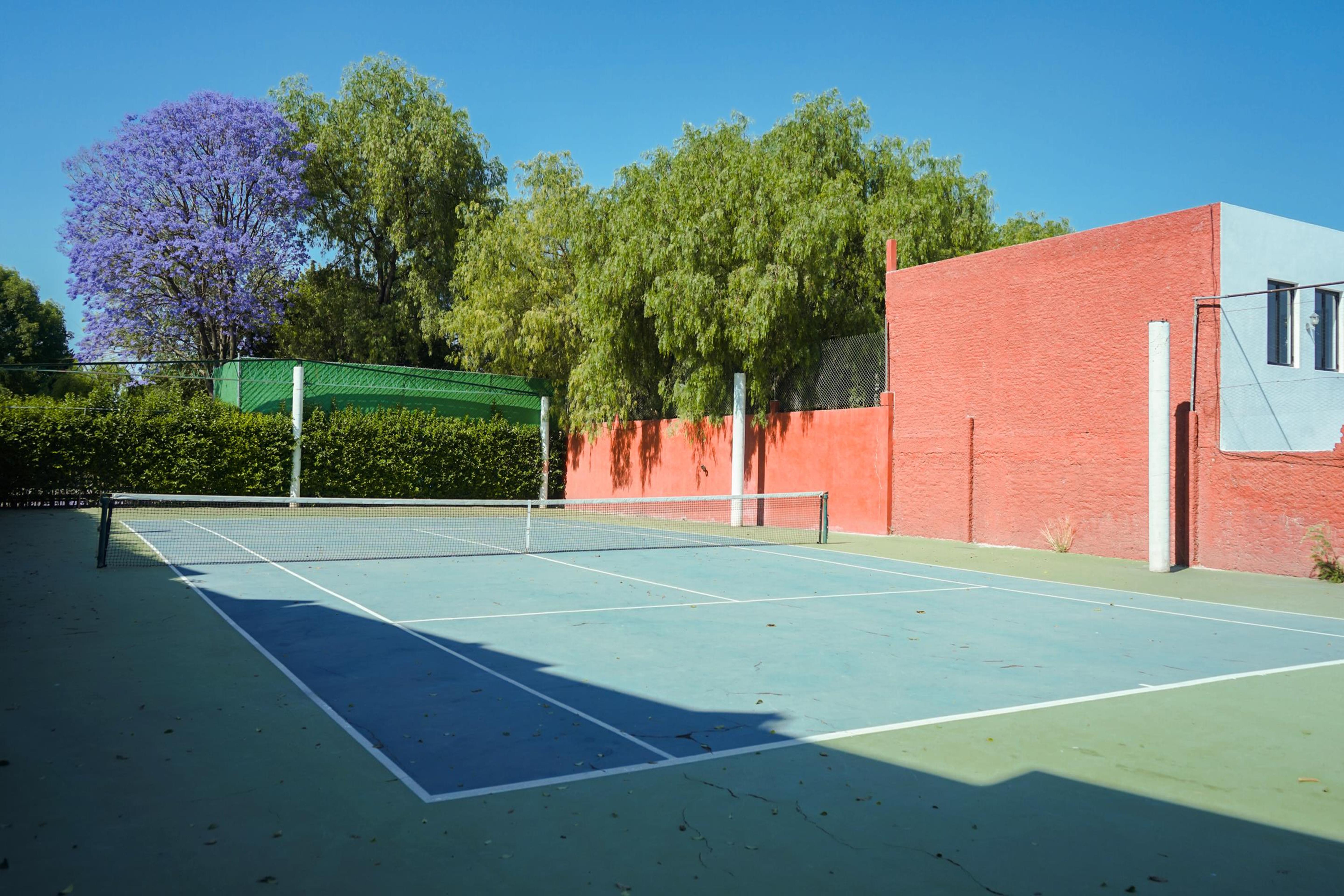 Real De Minas Альенде Экстерьер фото Tennis court at the school
